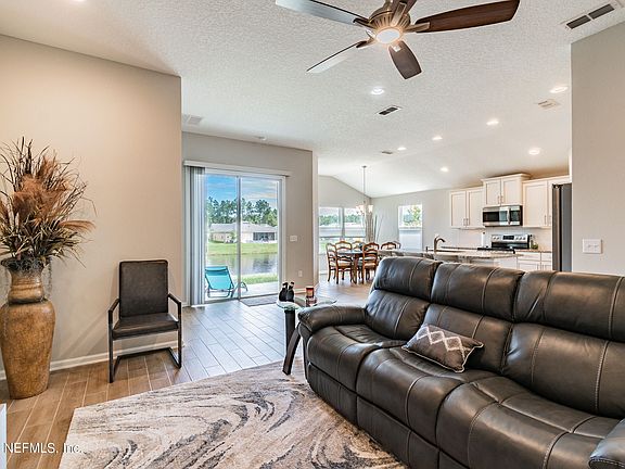 4th image of 210 Pickett Dr