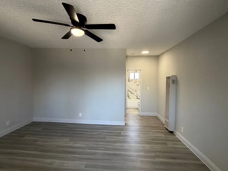 8100 S Western Ave — Photo 17