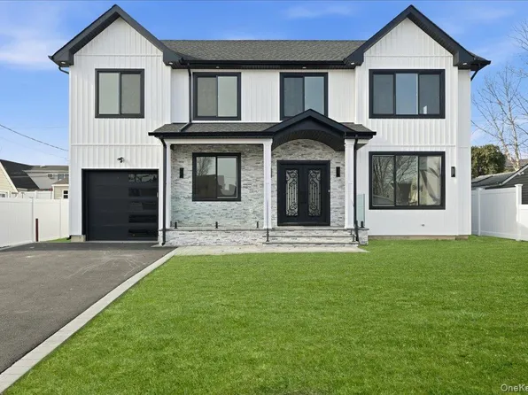 319 Blacksmith Road W, Levittown, NY 11756