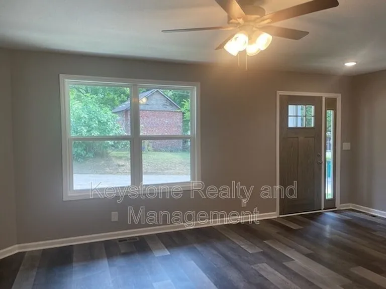 718 Perkins Ave — Photo 4