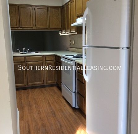 5th image of 10 Viking Dr NW APT B