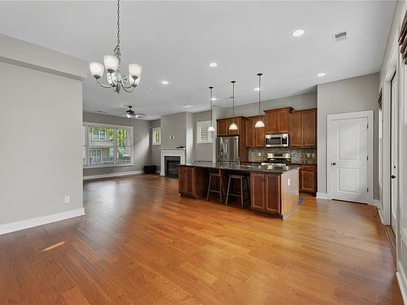 4th image of 3109 Cunningham Ln