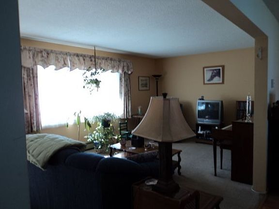 2nd image of 415 Henry Dr