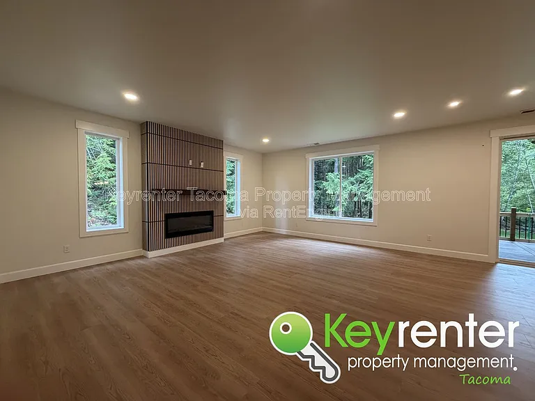 16517 48th St NW — Photo 2