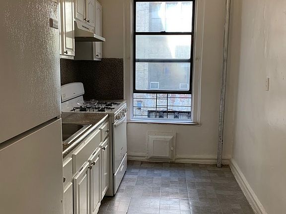 3rd image of 2150 Bedford Ave APT B1n