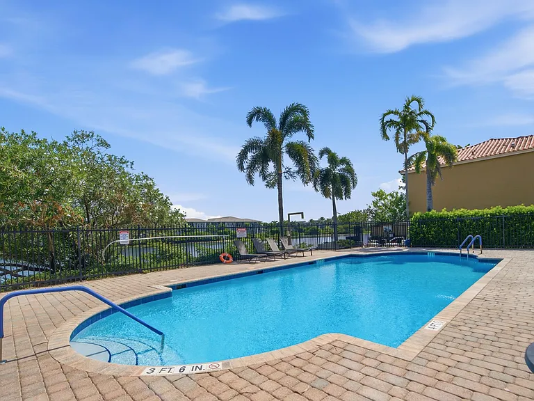 732 SW 106th Ave #2011 — Photo 34