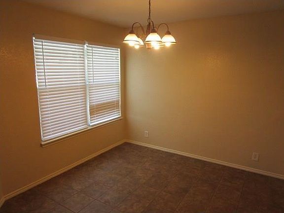 5th image of 405 Woodson Cir