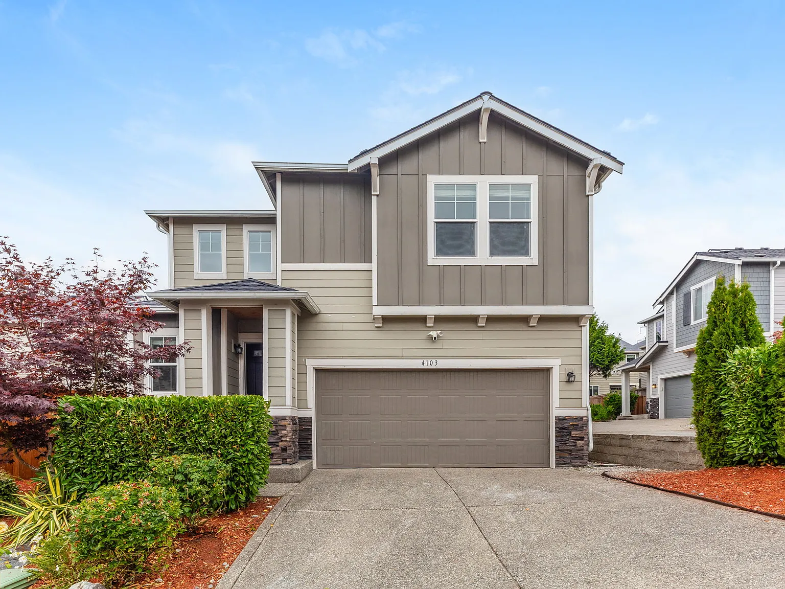 3 bed, 2.5 bath, 2113 sqft, $3,699 — Photo 2
