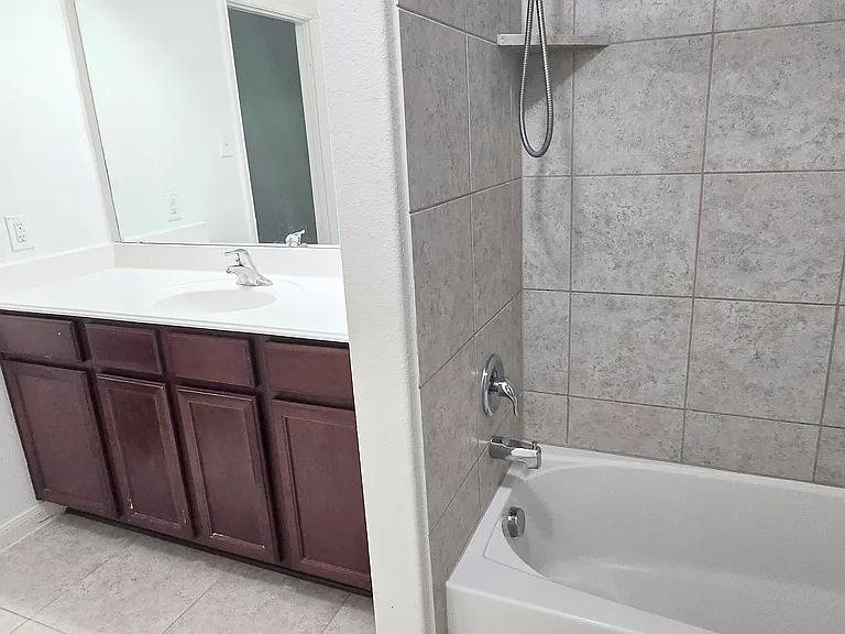 1825 Mesquite Ln — Photo 6
