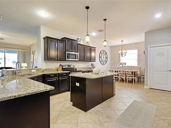 2nd image of 3953 Buckinghamshire Dr
