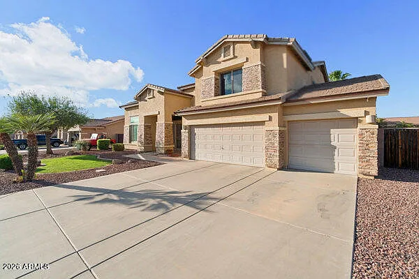 5 bed, 3.0 bath, 3800 sqft, $4,200 — Photo 2