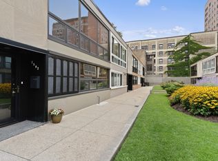 2902 N Sheridan Rd, Chicago, IL 60657