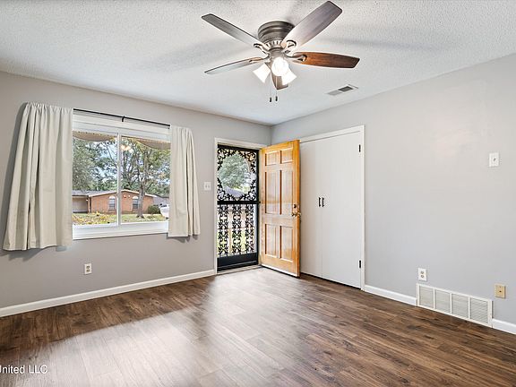 3rd image of 2194 Coral Hills Dr