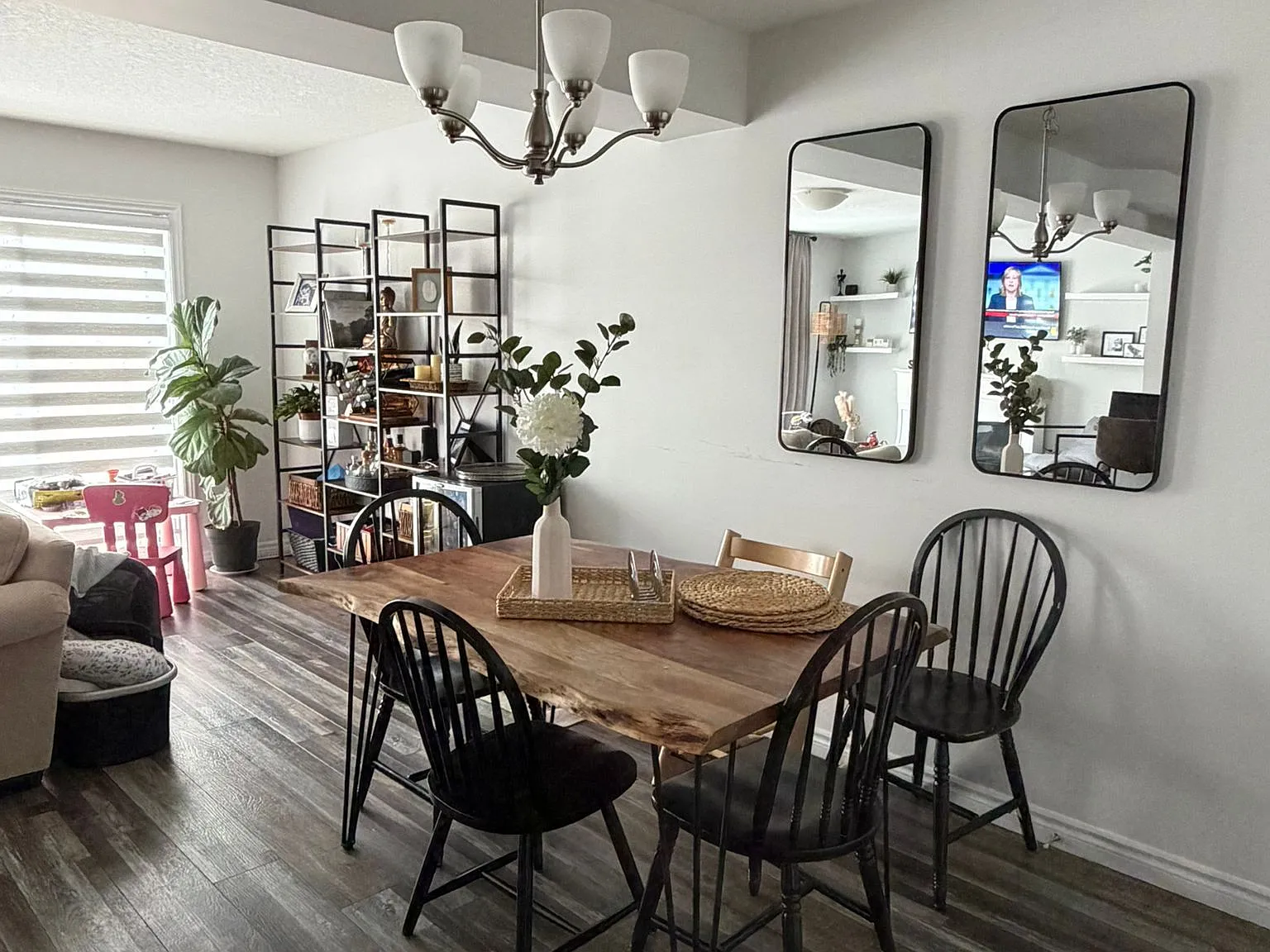 3 bed, $2,400 — Photo 2