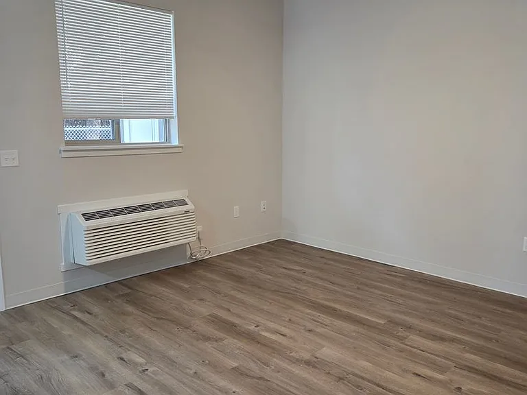 60 Alder Ave — Photo 12