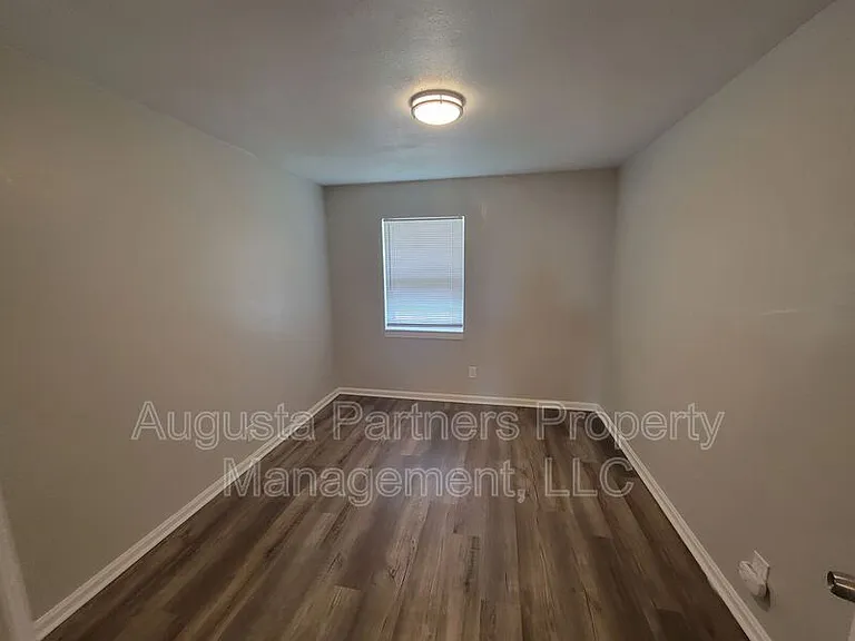 110 3rd St #D — Photo 10