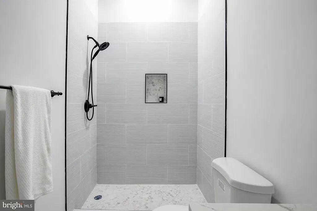 2 bed, 2.5 bath, 1300 sqft, $2,750 — Photo 4