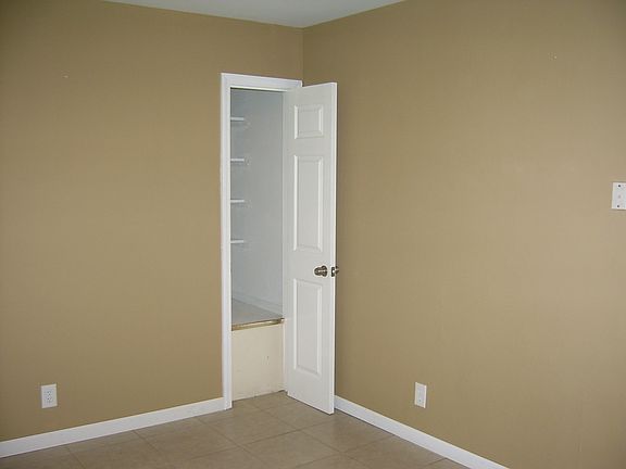 2nd image of 927 Broadhead Ln