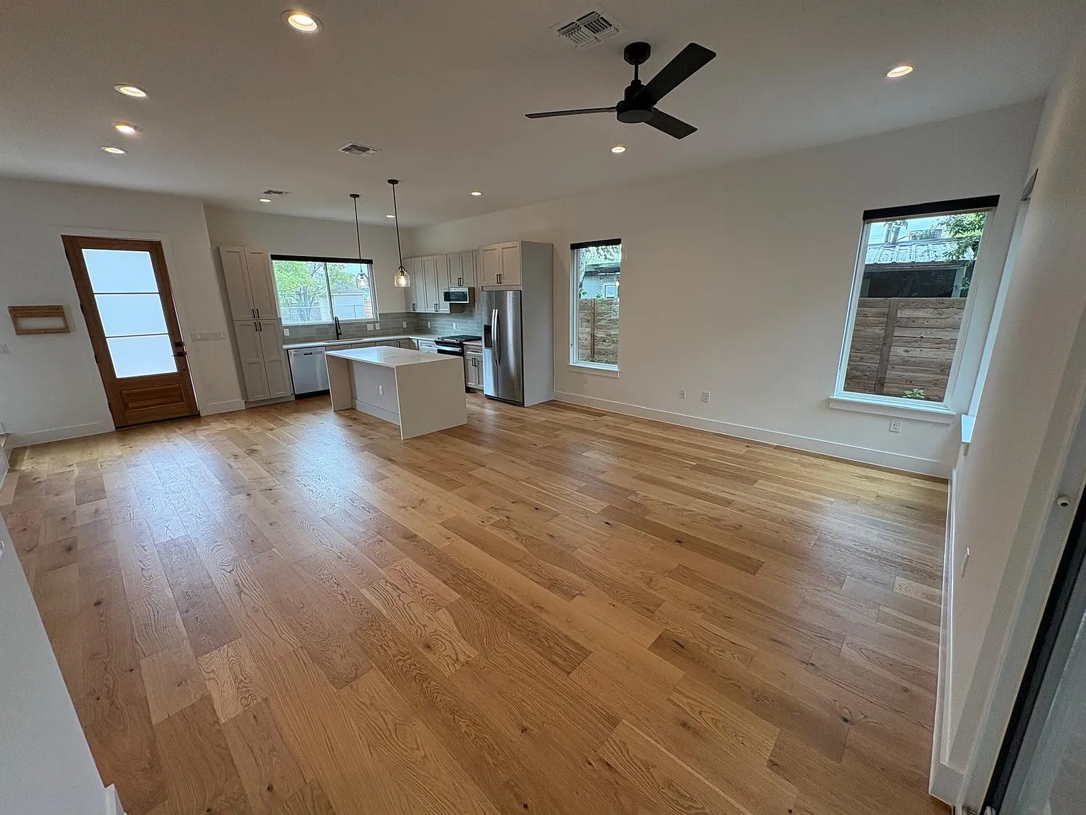 3 bed, 2.5 bath, 1620 sqft, $3,995 — Photo 4