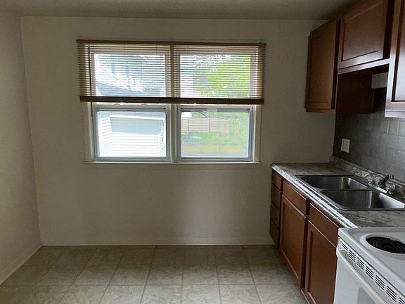 4th image of 1006 Sunnycrest Rd #3