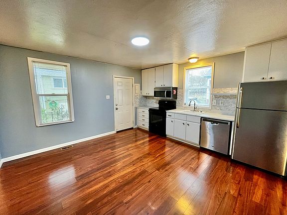 3rd image of 1719 Burwell St