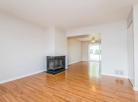 3rd image of 1026 Bayside Dr #T