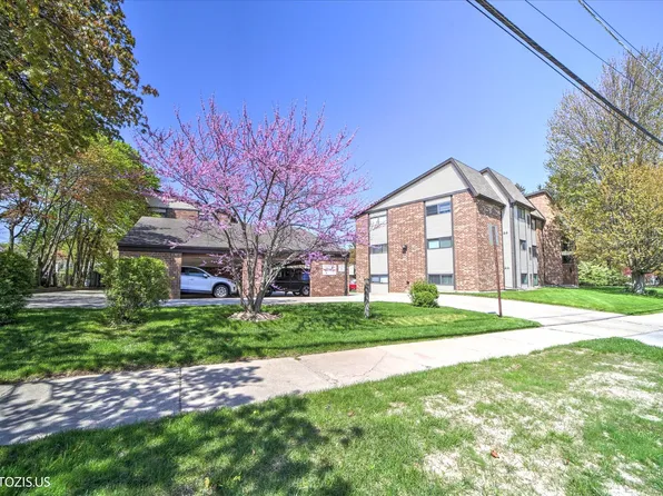 550 Vine Ave APT 104, Highland Park, IL 60035