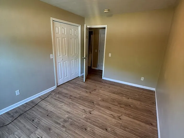 140 Main Ave — Photo 4