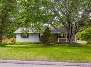 8800 Lake Crest Cir, Chattanooga, TN 37416