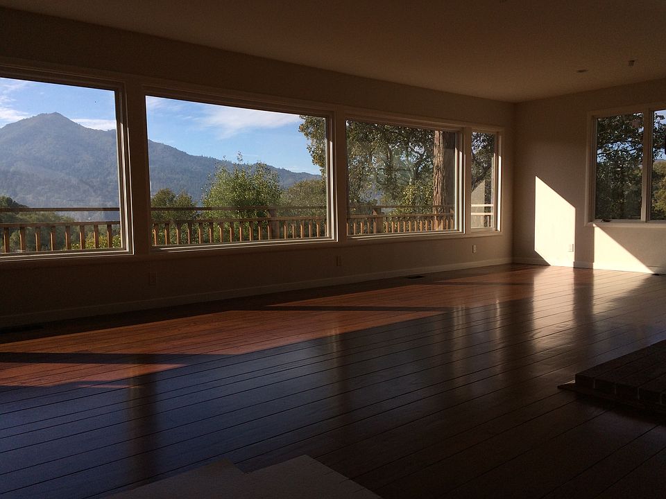 Living room features a panoramic view of Mount Tam.