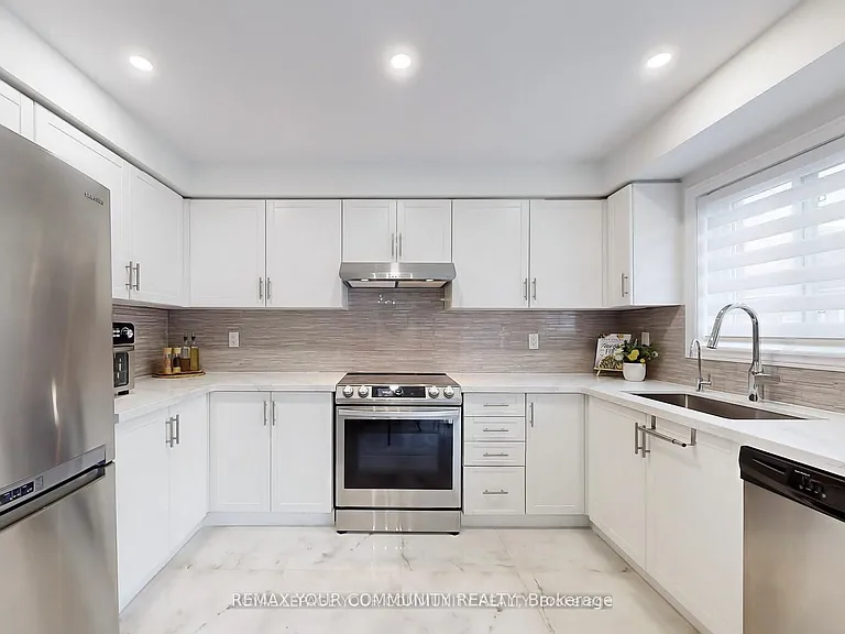 52 Four Seasons Cres — Photo 5
