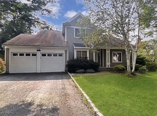 2 Rolling Hills Dr, Budd Lake, NJ 07828