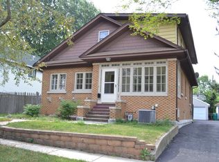 810 Campbell St, Joliet, IL 60435