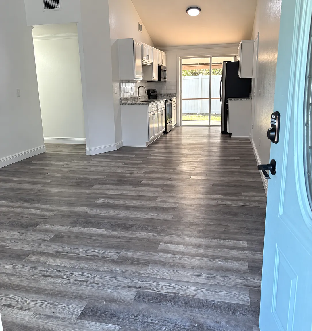 3 bed, 1.5 bath, 961 sqft, $2,190 — Photo 3