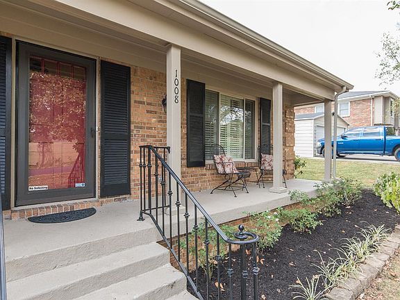 3rd image of 1008 Idylwild Dr
