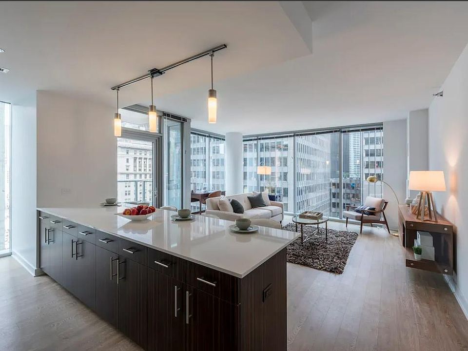 1st image of 180 N Michigan Ave