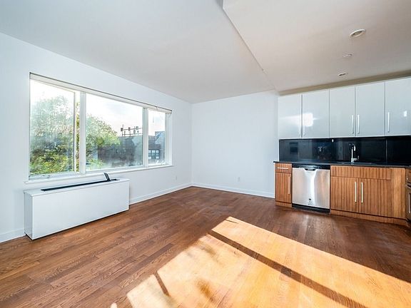 3rd image of 1209 Dekalb Ave #2220