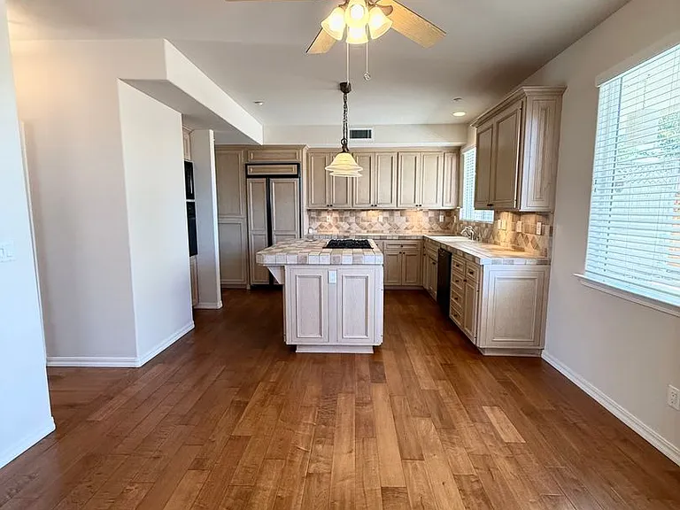 1090 Megan Ct — Photo 10