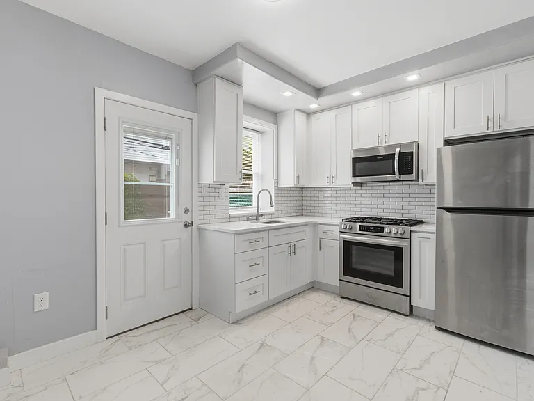 2340 S Hutchinson St — Photo 13