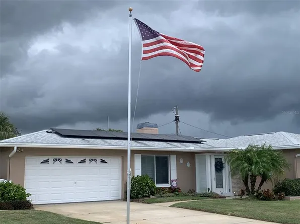 14025 Starboard Dr, Seminole, FL 33776