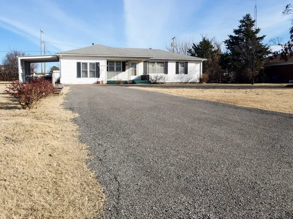 817 N 1st St, Okeene, OK 73763