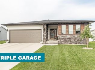6925 23rd St S, Fargo, ND 58104