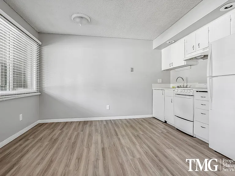 T Street Apartments — Photo 9