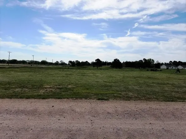 105 Prairie Dune Dr, Ogallala, NE 69153
