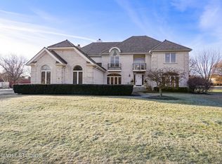 18150 W Pond Ridge Cir, Gurnee, IL 60031