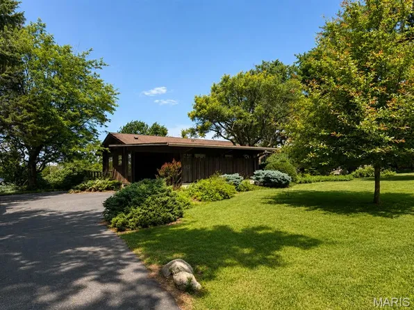 505 Taylor Young Dr, Saint Louis, MO 63122