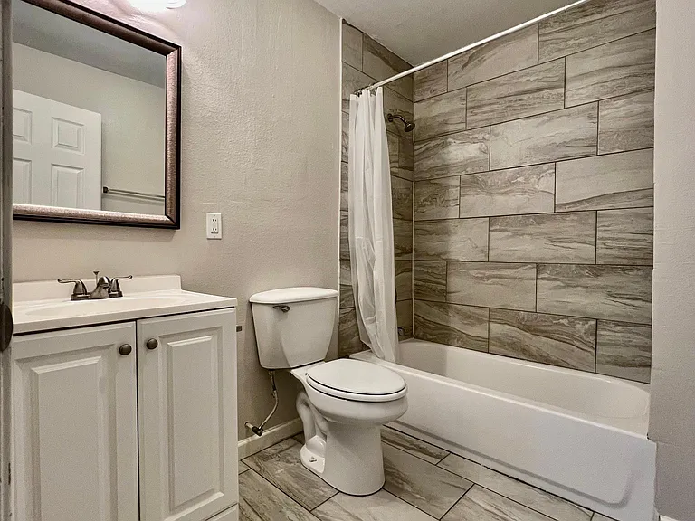 528 Pine St #2 — Photo 6