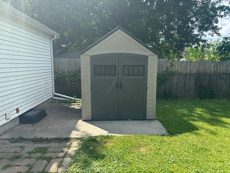 22441 Ridgeway St — Photo 45