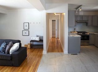 19 Meadowlands Drive West, Ottawa, ON K2G 2R3