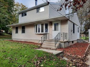 1422 Viebahn St, Manitowoc, WI 54220
